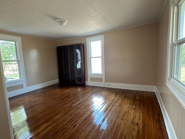 Building Photo - 317 Confidence Ln