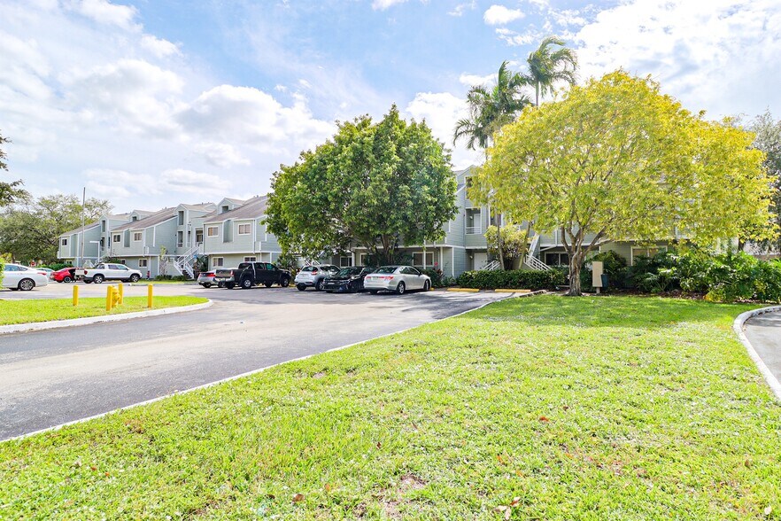 Building Photo - 3453 NW 44th St