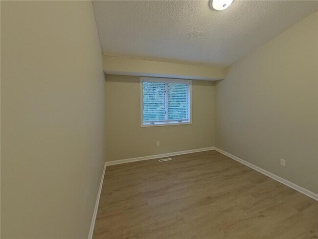 Building Photo - 4448 Hamilton Dr