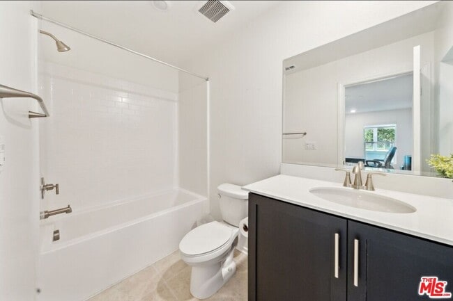 Building Photo - 605 Daniel Freeman Cir