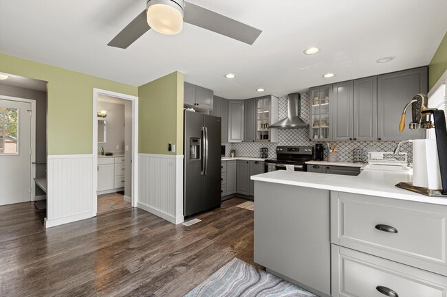 Building Photo - 930 Henry St