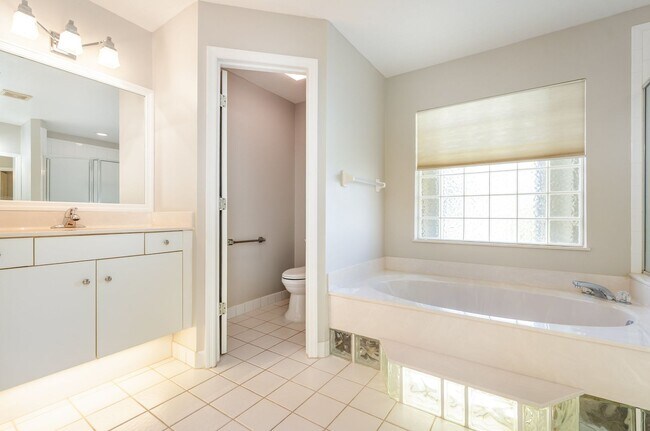 Building Photo - Great Location In NE Palm Bay!