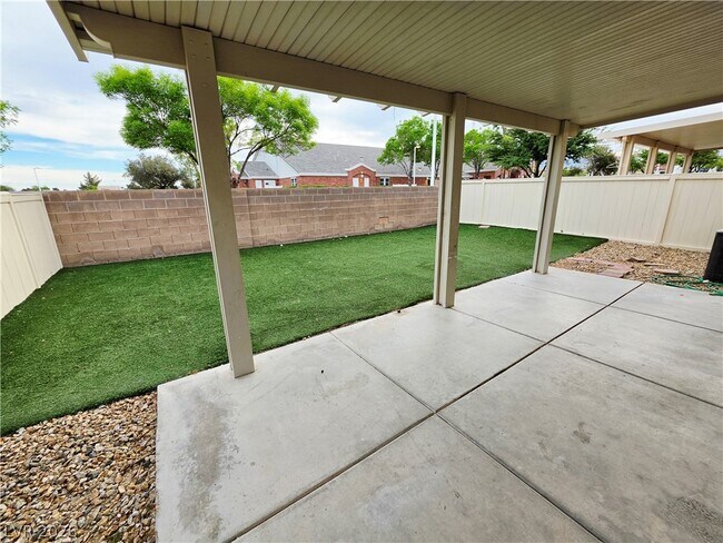 Building Photo - 8327 Fort Hallock Ave