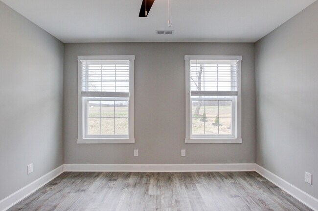 Building Photo - 127 Riverbend Dr