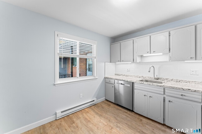 Building Photo - 24 Glenwood Ave