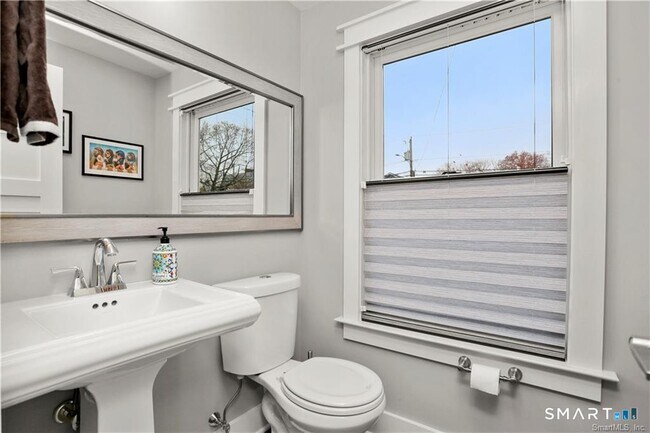 Building Photo - 69 Weed Ave