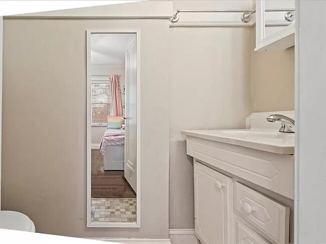 Building Photo - 7527 Madison Ave