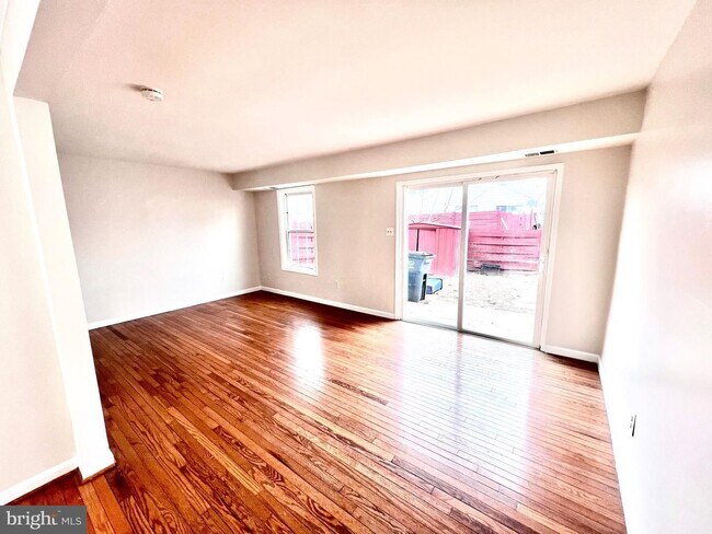 Building Photo - 1338 Redbud Ct
