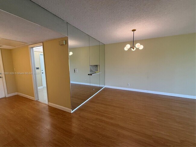 Building Photo - 3351 S Palm Aire Dr