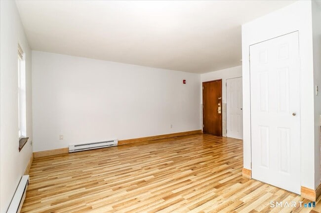 Building Photo - 171 Aspetuck Vlg