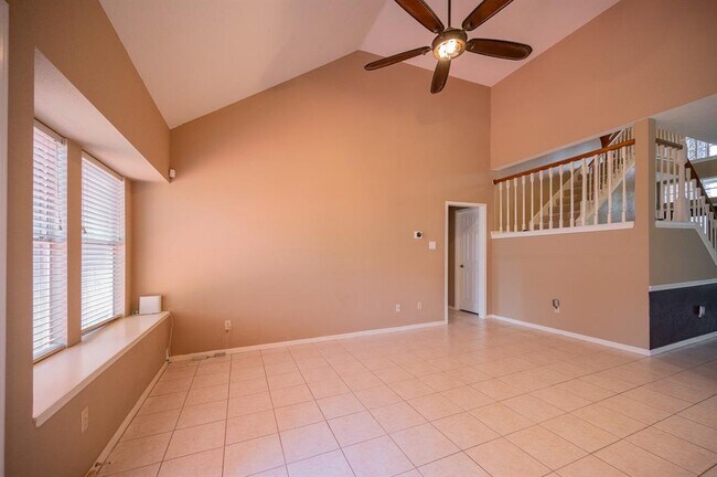 Building Photo - 1114 Gulfton Dr