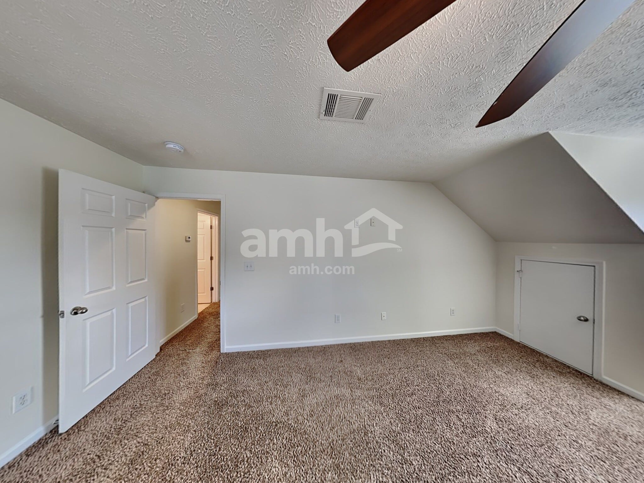 Building Photo - 2126 Burgess Ln