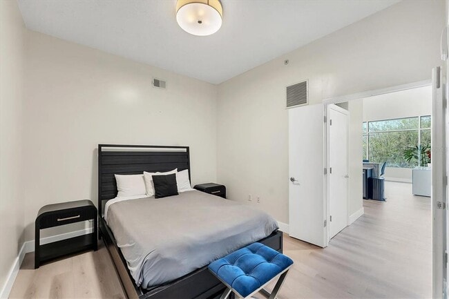 Building Photo - 525 E Jackson St