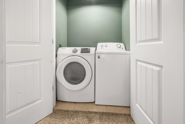 Building Photo - 120 Mosaic Oaks Cir