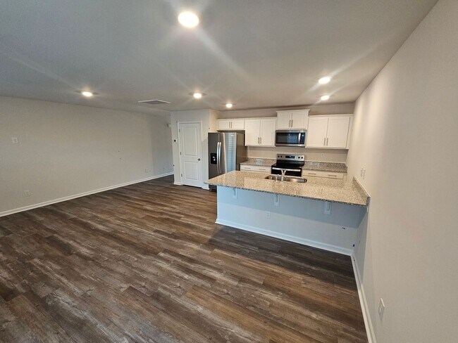 Building Photo - Beautiful Townhome in Charlotte
