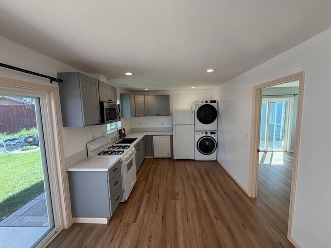 Building Photo - 7210 Zelinda Dr