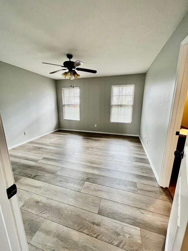 Building Photo - Republic Schools!  Gorgeous Brick Front 3 ...