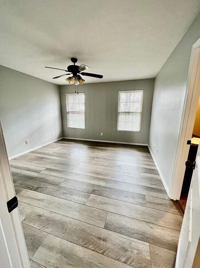 Building Photo - Republic Schools!  Gorgeous Brick Front 3 Bedroom Home Available!