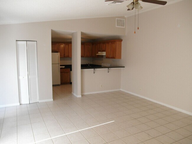 Building Photo - 4962 Cherry Rd