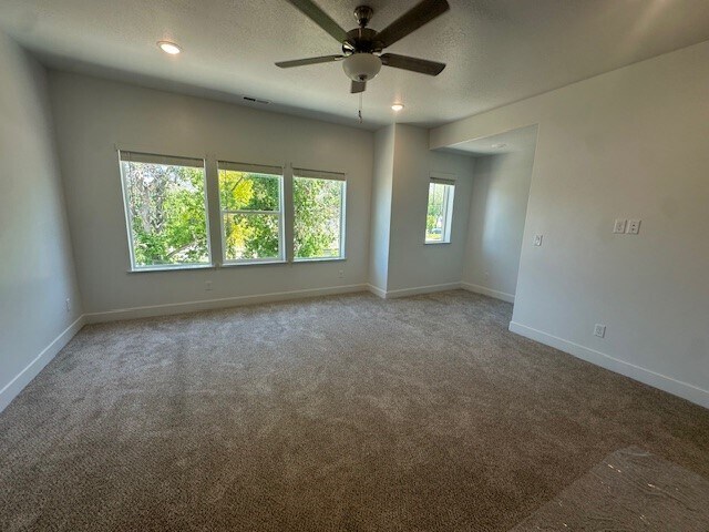 Building Photo - Springville 775