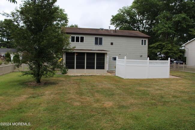 Building Photo - 14 Allen Dr