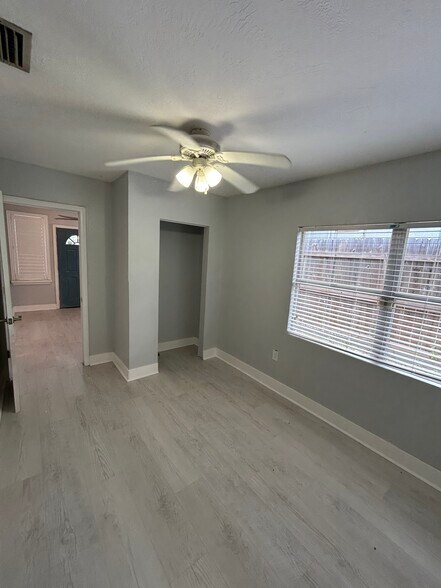Building Photo - 141 81st Ave N