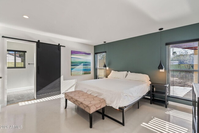 Building Photo - 1055 W Indian Hills Pl