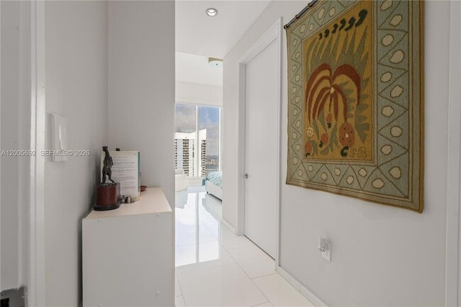 Building Photo - 900 Brickell Key Blvd