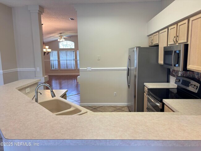 Building Photo - 8984 Bridgecreek Dr W