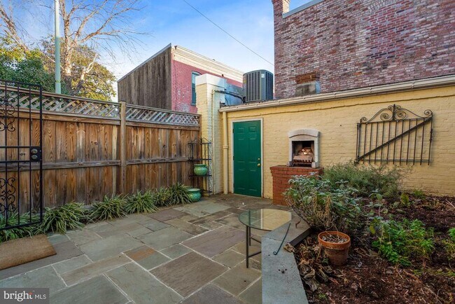 Building Photo - 315 Constitution Ave NE