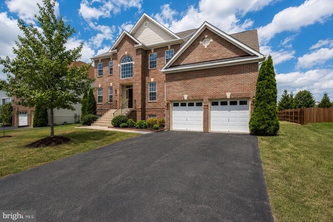 Building Photo - 120 Nassau Dr