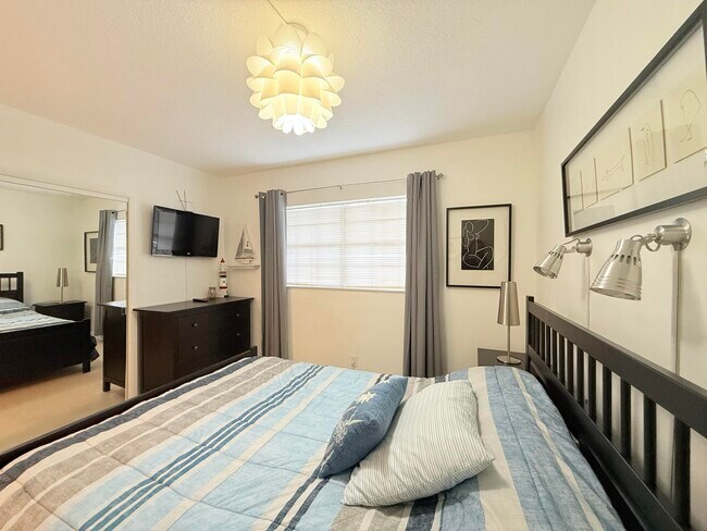 Building Photo - 470 Paradise Isle Blvd