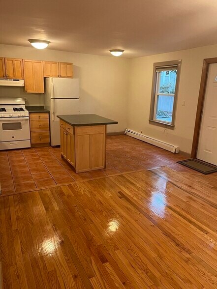 Primary Photo - 16 Lopez St