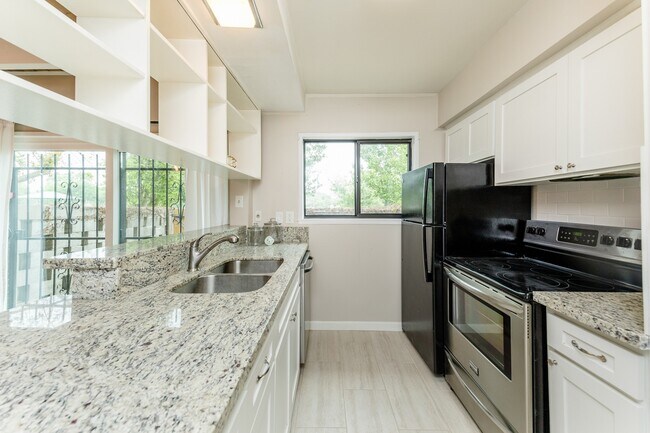 Building Photo - 3809 N Braeswood Blvd