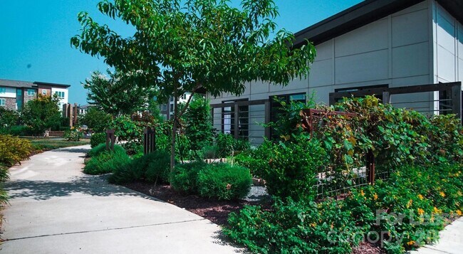 Building Photo - 6408 Providence Farm Ln