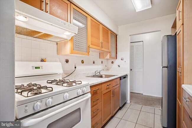 Building Photo - 3356 Woodburn Rd