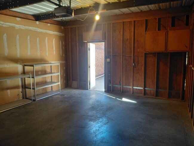 Building Photo - 2111 Chatalet Ln