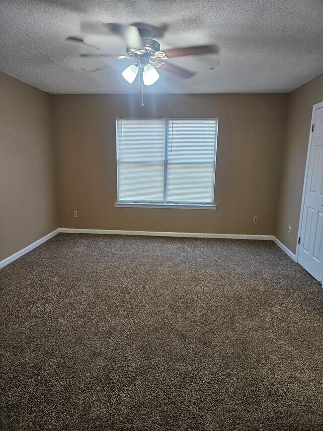 Building Photo - FANTASTIC DUPLEX FOR RENT!!!