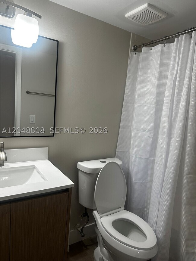 Building Photo - 2540 W 67th Pl