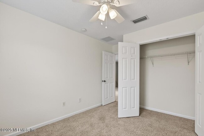 Building Photo - 411 Walnut Dr