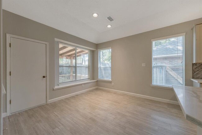 Building Photo - 26 Hidden Meadow Dr