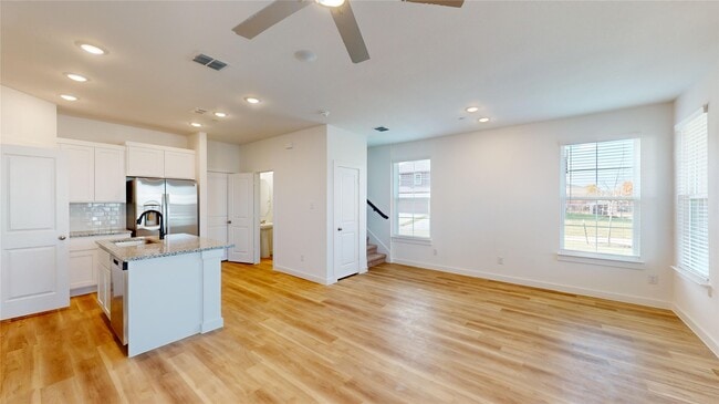 Building Photo - 2910 ELLE DR