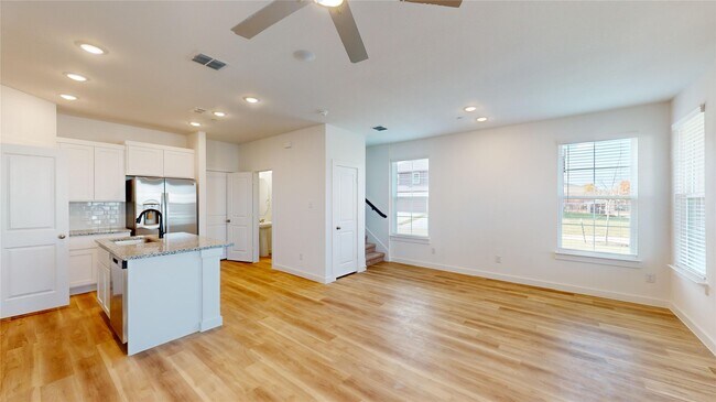 Building Photo - 2928 ELLE DR