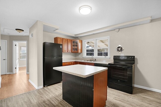 Building Photo - COMING SOON!! Charming 3-Bedroom Home in a...