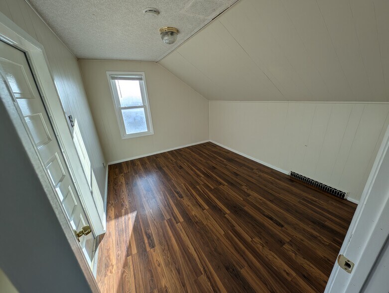 Building Photo - 119 Gray St