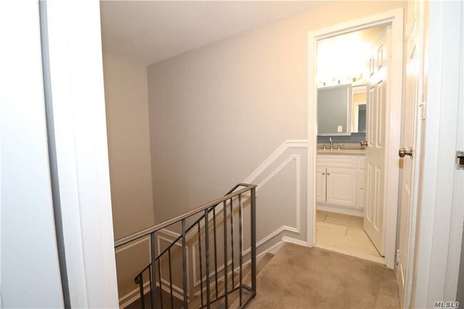 Building Photo - 36 Sagamore Hills Dr