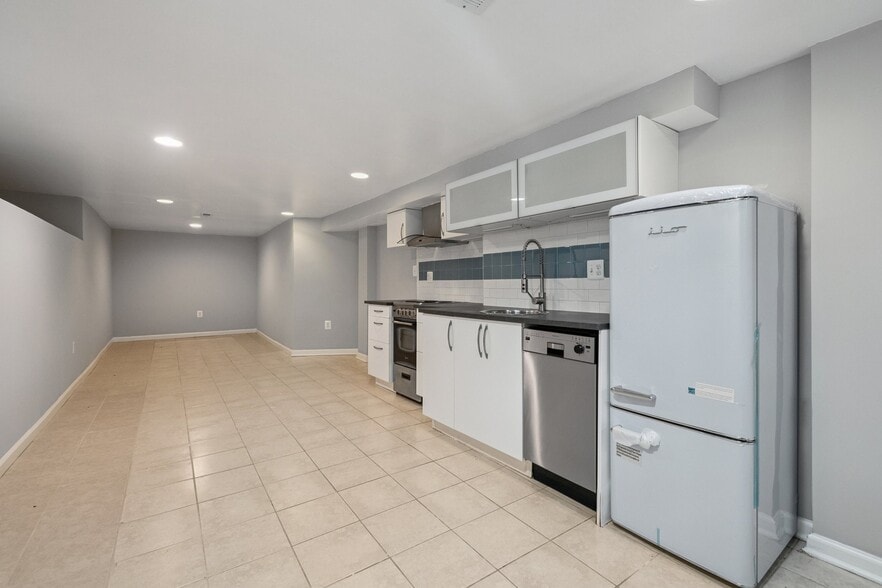 Building Photo - 608 Opus Ave