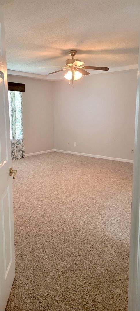 Building Photo - 3/2 with fenced in yard!