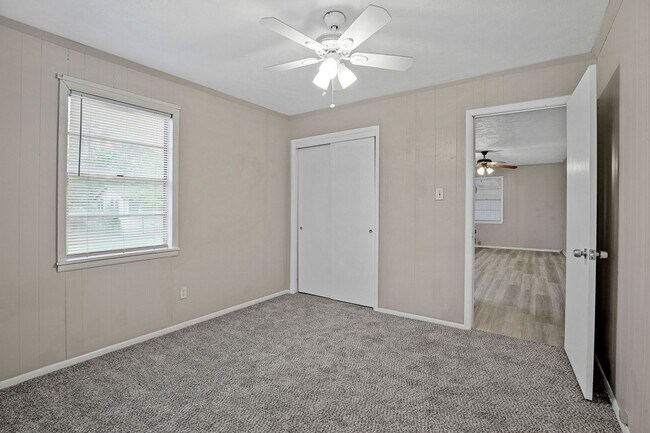 Building Photo - QUAINT 2 Bed, 1 Bath Home in Blue Ridge!!