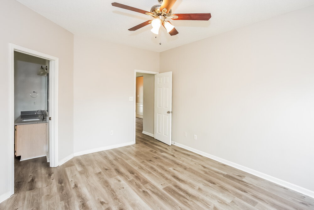 Building Photo - 11878 Meadhaven Dr